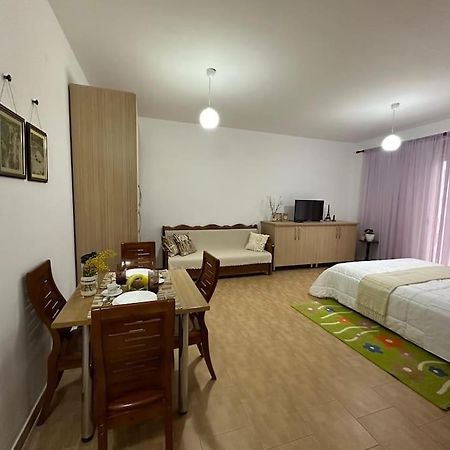 Studio Of Shpresa Vlorë Eksteriør bilde