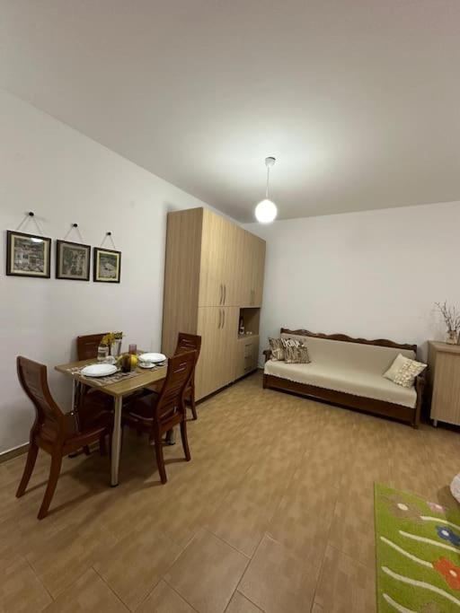 Studio Of Shpresa Vlorë Eksteriør bilde