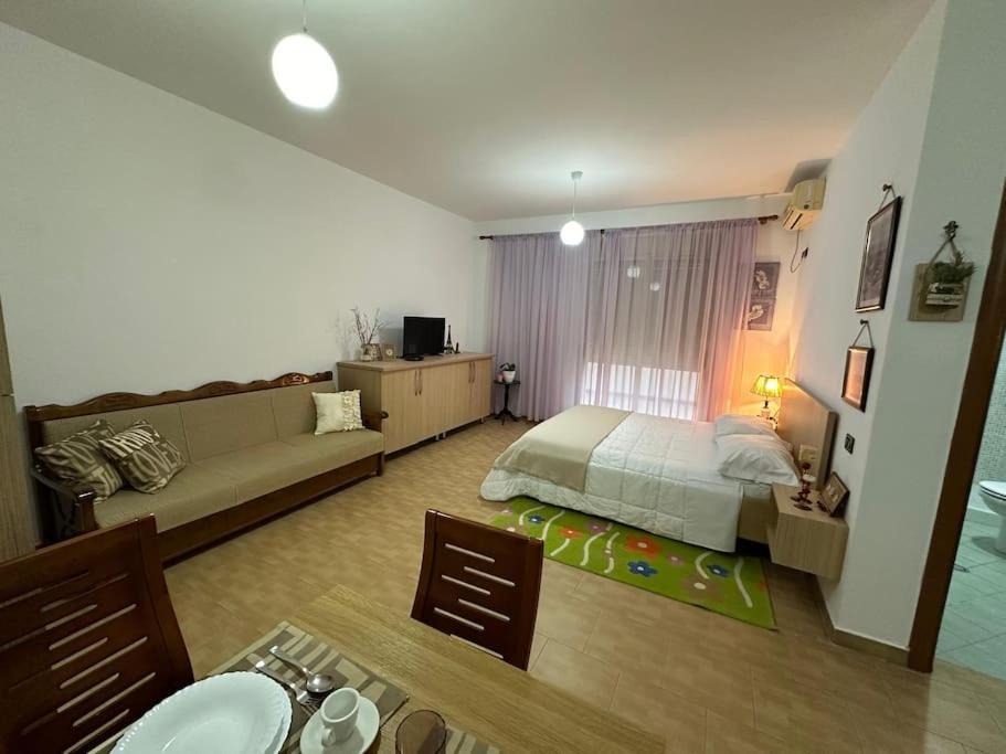 Studio Of Shpresa Vlorë Eksteriør bilde
