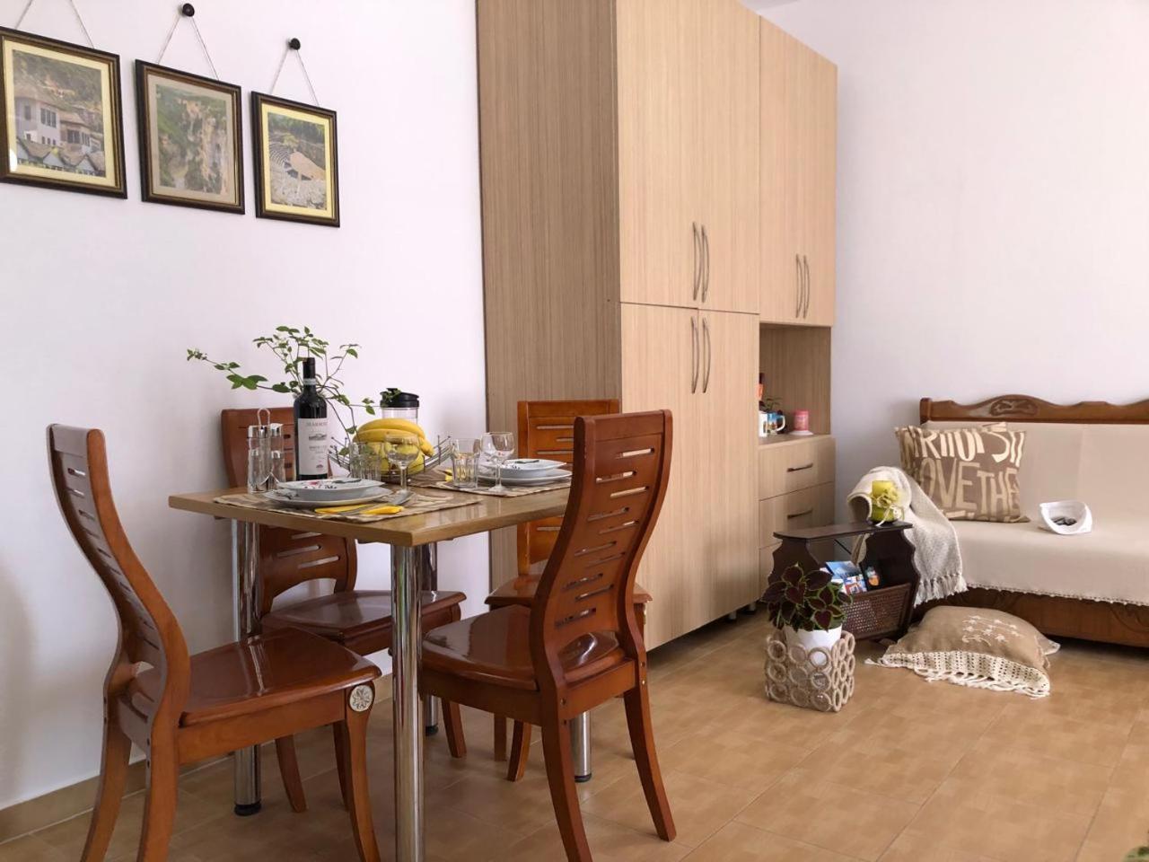 Studio Of Shpresa Vlorë Eksteriør bilde
